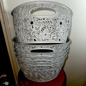 Set of 5 small plastic bins